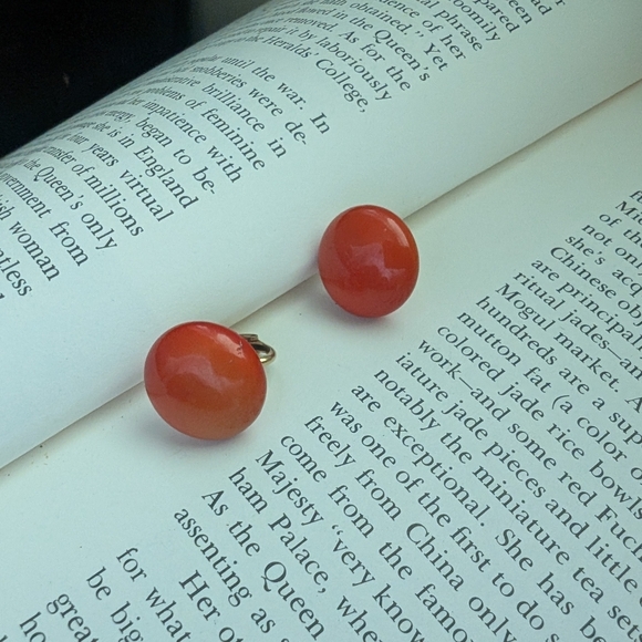 Elegant Orange Stud Earrings - Picture 5 of 6